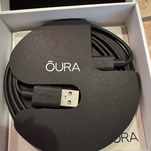 Oura Stealth Smart Ring - Picture 6 of 6